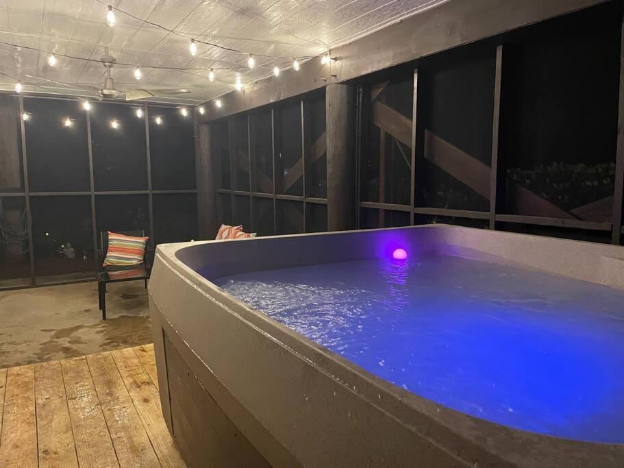 فيلا Woodsy Retreat, Steps To Bay - Hot Tub! غولف بريز المظهر الخارجي الصورة